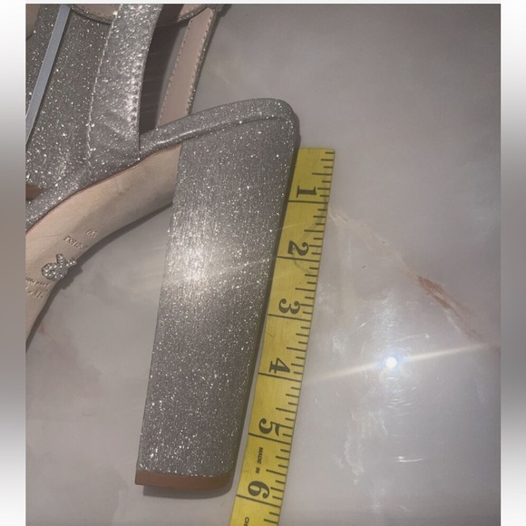 Antonio Melani Born on Fifth Liv Metallic Glitter Closed Toe Platform Pumps NWT - Picture 3 of 6